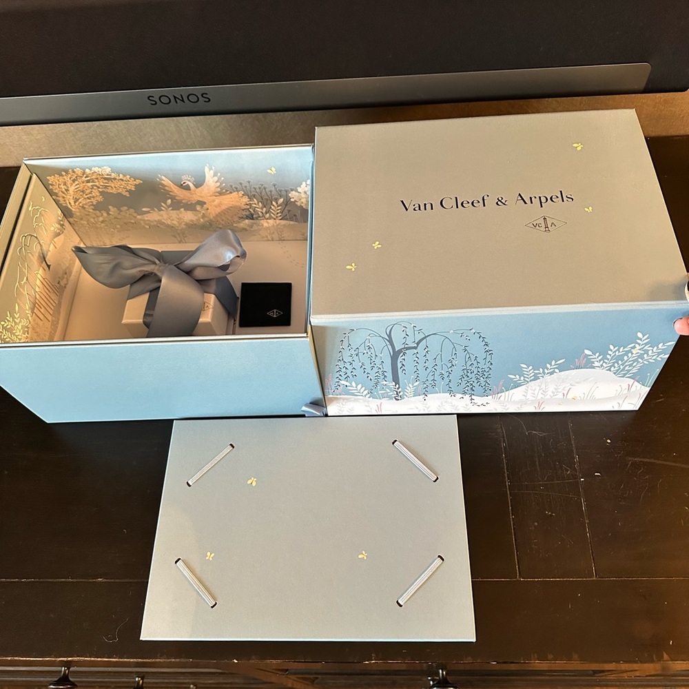 Authentic Van Cleef & Arpels Light Blue Gift Set